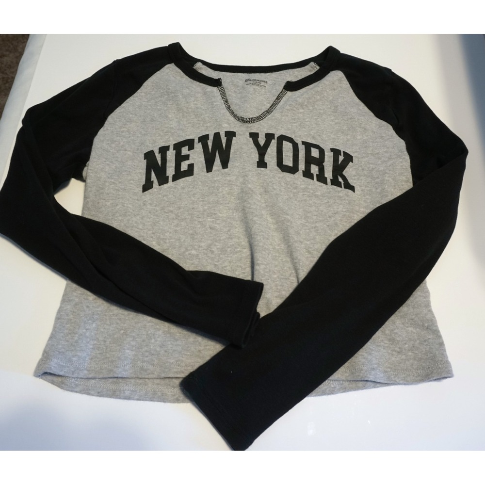 No Boundaries New York Raglan Crop Top Gray Black Long Sleeve‎ Notched Neck M